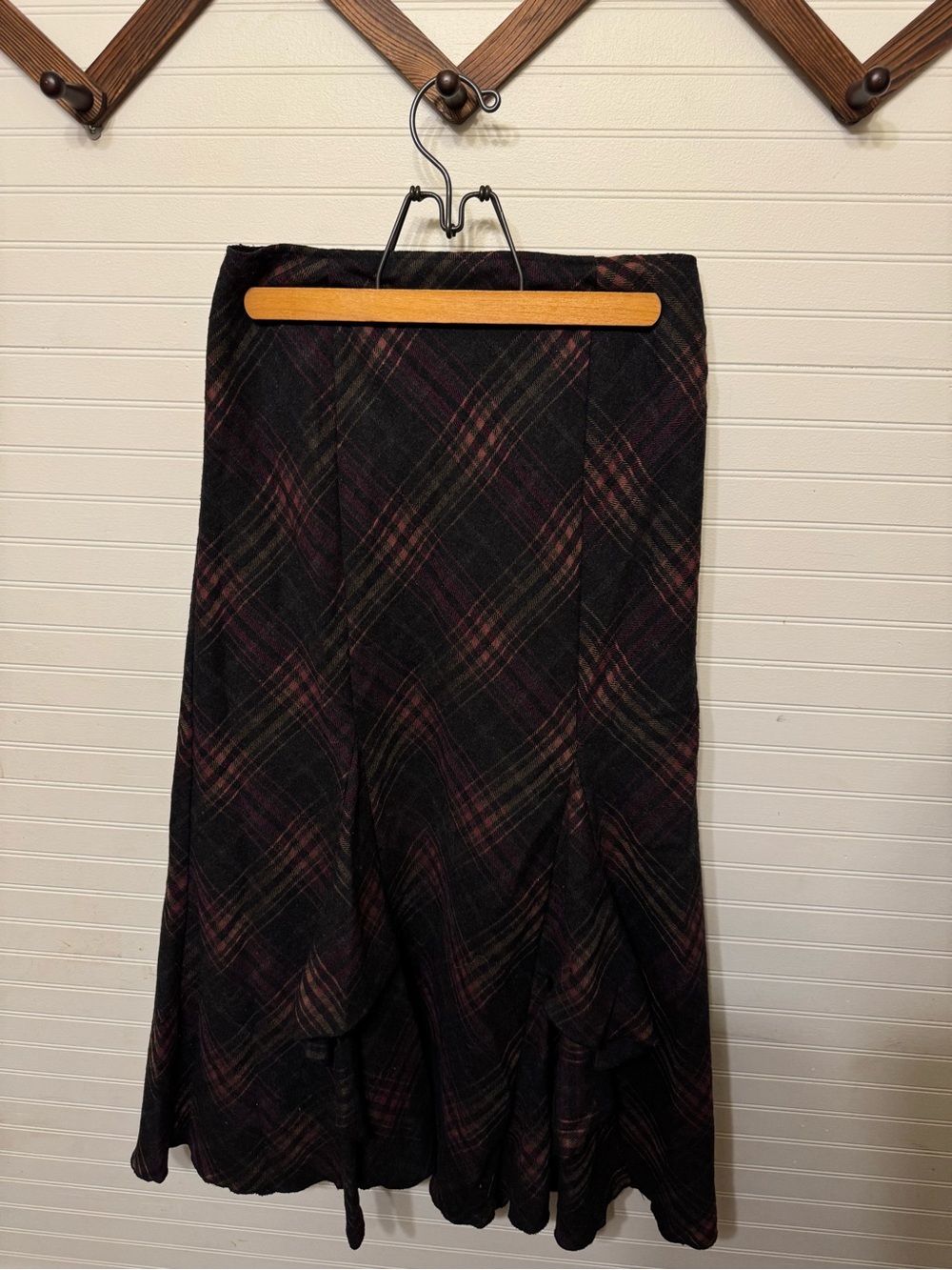 Women's Vintage Tartan Plaid A Line Midi Skirt - Black and Burgundy